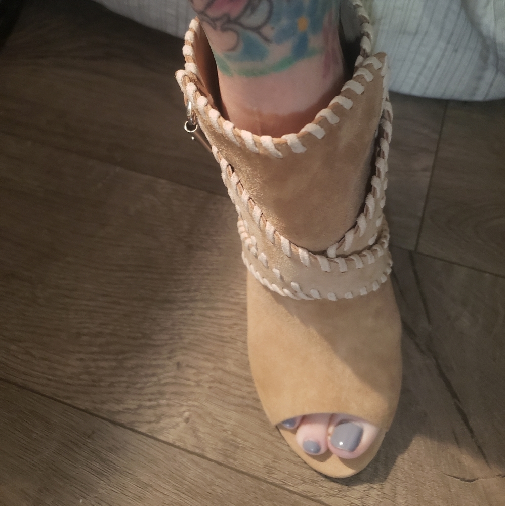 New in Box. Gorgeous Tan Suede Boots from Revolve.com Hot 🔥 List. - Picture 9 of 11